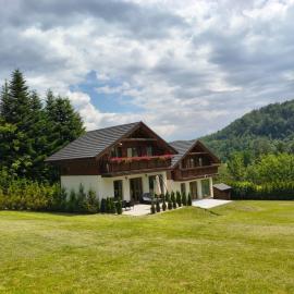 Beskidylla CHALET โรงแรมในอุสทรอน