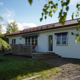 Charming house on beautiful Alnö, a quiet place near the sea, hotel u gradu 'Sundsvall'