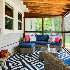 Walk to Beach! Family Lake Winnipesaukee Home, hotel in Moultonborough