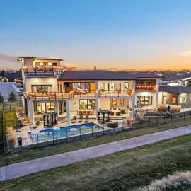 6K SQFT Lux Heated Pool Hot Tub Sauna Speakeasy, hotel sa Twin Falls
