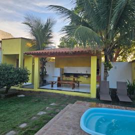 Casa de Temporada Guriri com Piscina - Cod 17, hotel en São Mateus