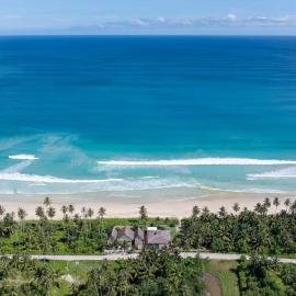 Marbella Mentawai Beachfront Private Villa Sleeps 10 โรงแรมในKatiet