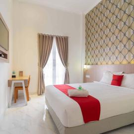 RedDoorz Plus Syariah @ Jalan Dr Sutomo Padang, Hotel in Kampungdurian
