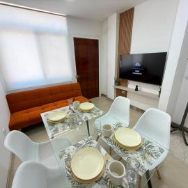 Departamento en Manta amoblado con seguridad privada โรงแรมในมันตา