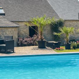 Jolie Maison Avec Piscine، فندق في Hestrud