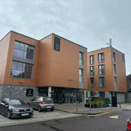 Curraheen Point Cork - Easy Access to City Centre, hotel in Cork