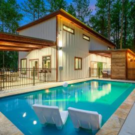 Aqua Pines Luxury Retreat - Pool, Sauna, Hot Tub, Fishing Pond and Theater, khách sạn ở Broken Bow