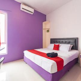 RedDoorz Plus @ Tuparev Cirebon 2, hotel in Cirebon