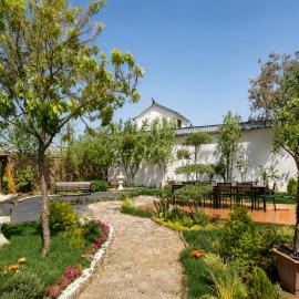 Floral Hotel Chun Courtyard Luoyang Longmen Serenity Garden Retreat Longmen Grottoes Branch-花筑椿院龙门清欢花园雅宿 洛阳龙门石窟店, hotel i Luoyang