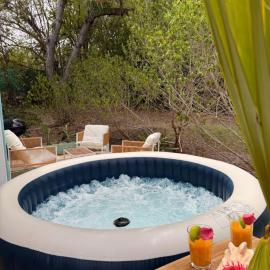 Ambiance chaleureuse, lounge, SPA privé & piscine, hotel a Le Diamant