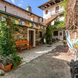 Il Nido del Ciabattino Pet Friendly old town - Happy Rentals, hotel en Gignese