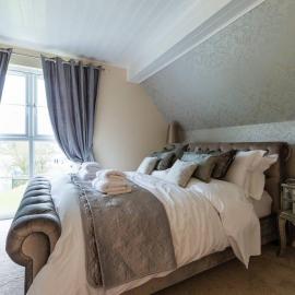 Luxury 3 Bed Home by the Lake, хотел в Южен Сърни