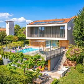 Alma Vista Luxury - Pool, Spa, Art & Wine: Dobrovo şehrinde bir otel