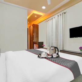 Super Collection O Hotel Blueline, hotel u gradu 'Juhi Bari'