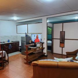 Comfortable fully equipped apartment just 6 kilometers from Manuel Antonio, with parking and fast WiFi, מלון בקפוס