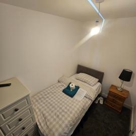 Smart Stay room in Central Dartford with Free Parking