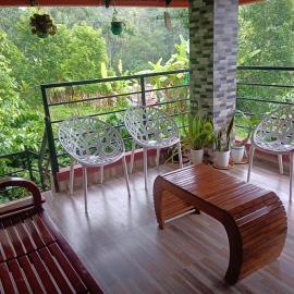 Homestay, hotel en Napoklu