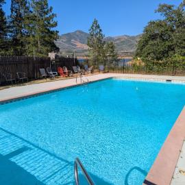 Lakeshore Resort, hotel u gradu 'Lakehead'