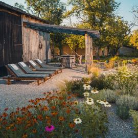 BELAKAPA Authentic House with Naturalistic Garden & Free Parking, hotelli kohteessa Ilirska Bistrica