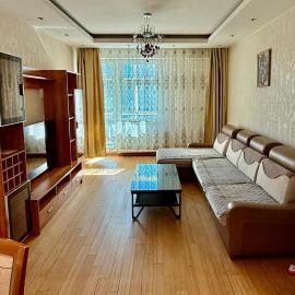 Spacious & Cozy Apartment at Prime Location