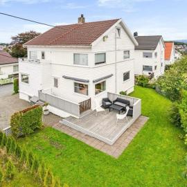 Sunny apartment near Stavanger city center with free parking