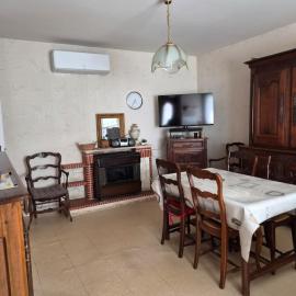 maison village – hotel w mieście Xambes