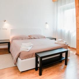 Affitta camere LUNAR โรงแรมในบอร์โก