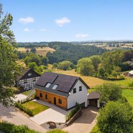 Eifelruhe Monschau Wellness mit Whirlpool und Sauna, Hotel in Monschau