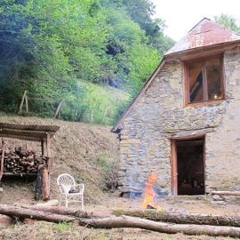 Cabane du Serris - Expérience insolite dans les Pyrénées, hotel v destinácii Beaudéan