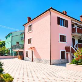 Aura House Free Parking for 6 Cars