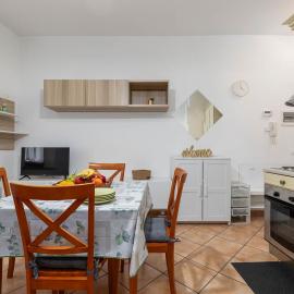 Piazza dei Leoni-Historical Center & Station within Walking Distance