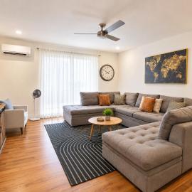 Music City Family Retreat - Near Airport, Downtown, hotel u gradu Nešvil