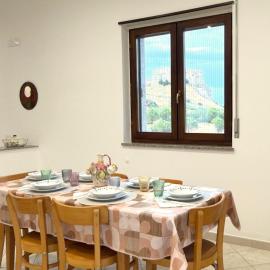 Casa Poppi Appartamento in Villa con Giardino、ロッカ・インペリアーレのホテル