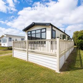 Lovely caravan by the beach in Pakefield, Suffolk ref 68011CR, hotel v destinácii Pakefield