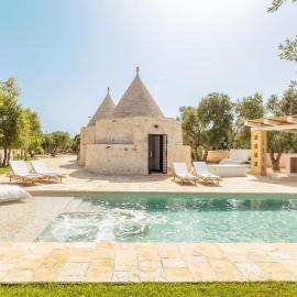 Villa Trulli del Gelso, готель у місті Каровіньйо