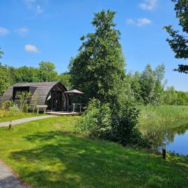 Tiny House De Spjocht, хотел в Westergeest