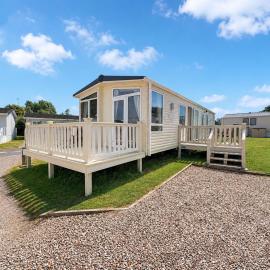 Beautiful Caravan On A Fantastic Holiday Park In Lowestoft Ref 12099B