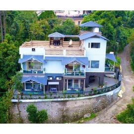 Vanyra -5BR Villa with Huge Terrace & Valley Views, hotel in Bhīm Tāl