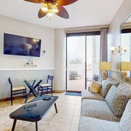 Gorgeous ground-floor condo private patio shared pool and beach access