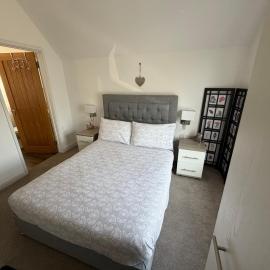 One Bed Flat Close to Station & River