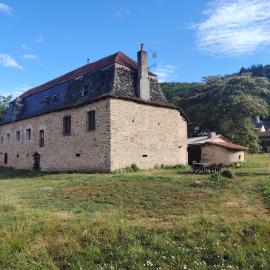 Lo Castel de Lasmaries, hotell i Saint-Parthem
