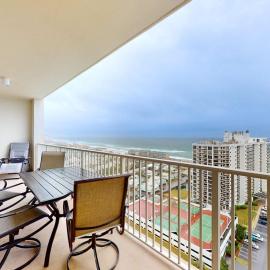 Inviting & well-equipped 19th-floor condo with beach views shared pool & tennis