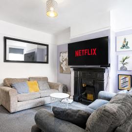 Reading 3BR Contractor Accommodation, Sleeps 6, Near Oracle, Free Parking, Hotel in Reading