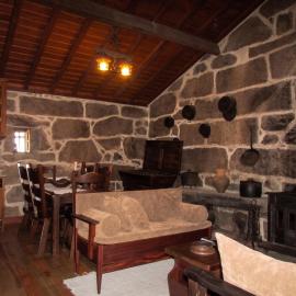 Charming house with fireplace, mountain view, Ponte da Barca