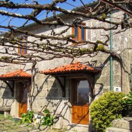 Charming house with fireplace, mountain view, Ponte da Barca