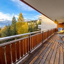 Spacious Apartment in Lens with Mountain View: Lens şehrinde bir otel