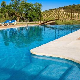 Charming House in Estepa with Shared Pool, hotel u gradu Lora de Estepa