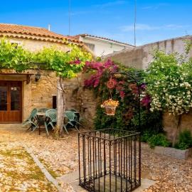 Charming House in Añora with Garden, hotel in Anora