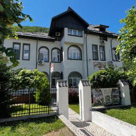 Vila Crinilor Căciulata, hotel a Căciulata