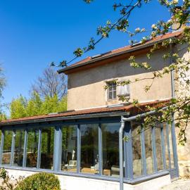 Charron में, होटल Maison charmante à Charron avec piscine partagée